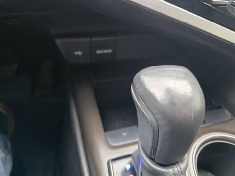 2022 Toyota Camry Hybrid SE