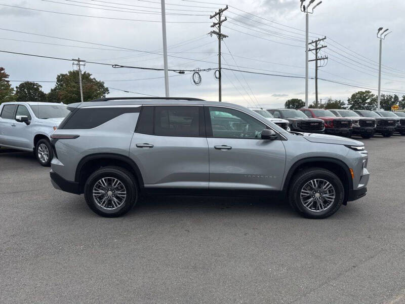 2025 Chevrolet Traverse LT