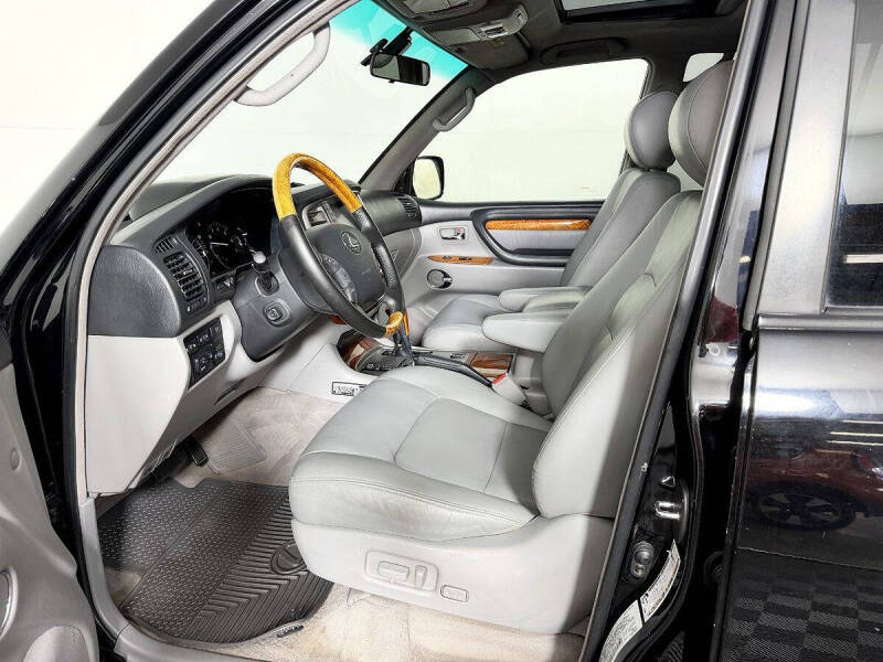 2004 Lexus LX 470