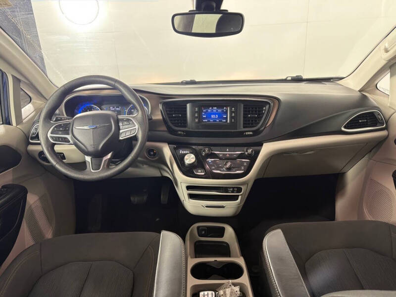 2017 Chrysler Pacifica LX