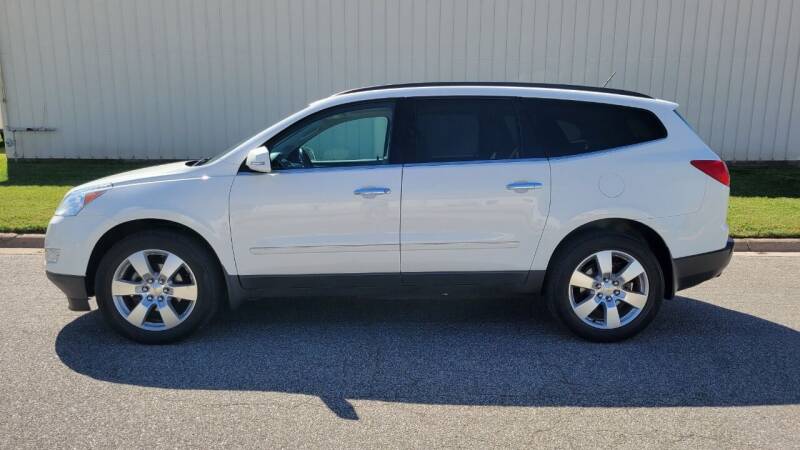 2012 Chevrolet Traverse for sale at TNK Autos in Inman KS