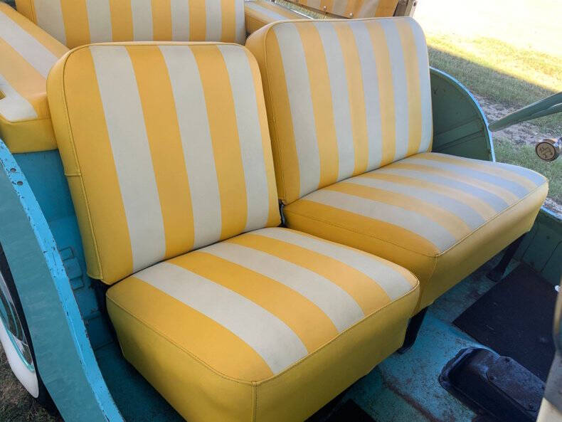 1960 Willys Surrey Gala