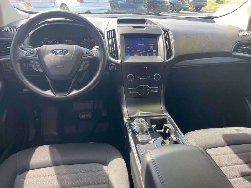 2020 Ford Edge SE