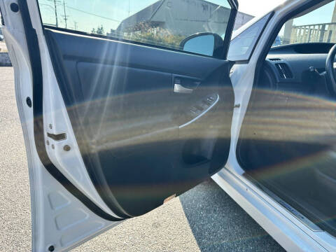 2013 Toyota Prius Three