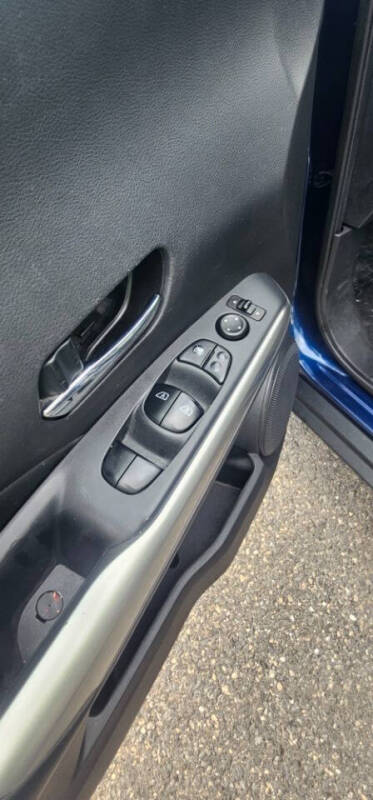 2019 Nissan Kicks SR