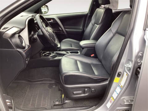 2017 Toyota RAV4 Hybrid SE