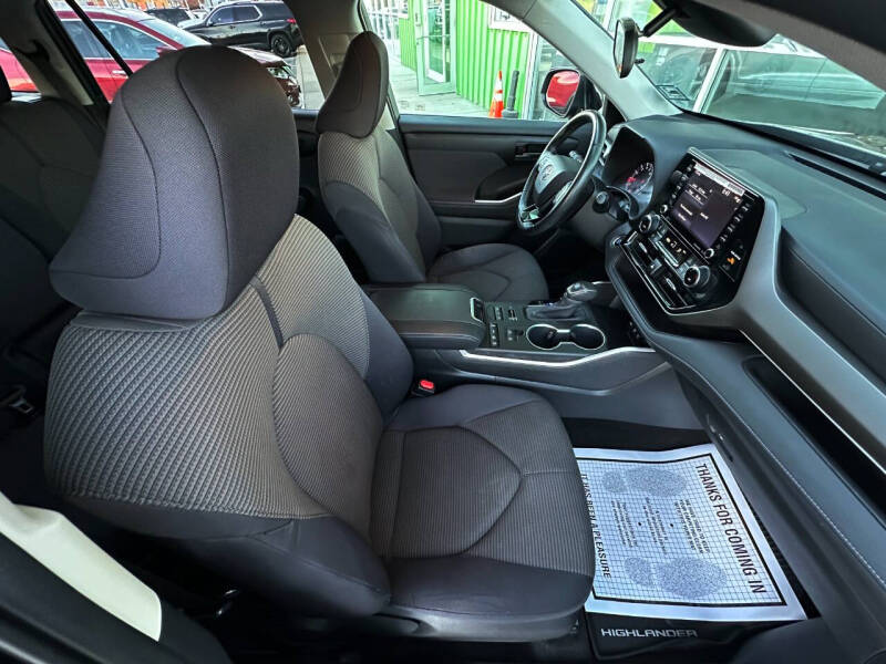 2020 Toyota Highlander LE