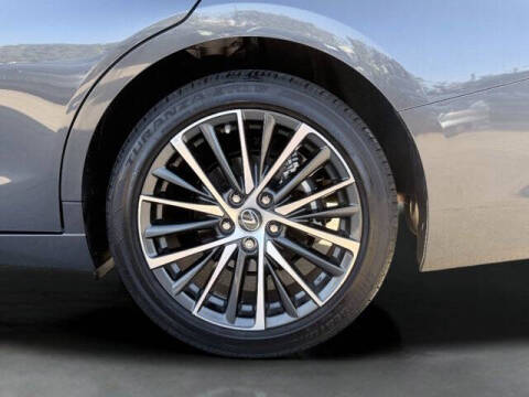 2025 Lexus ES 300h F SPORT Design