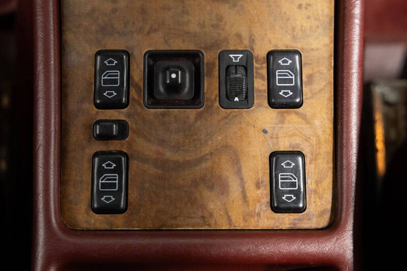 1988 Mercedes-Benz 560-Class 560 SEL