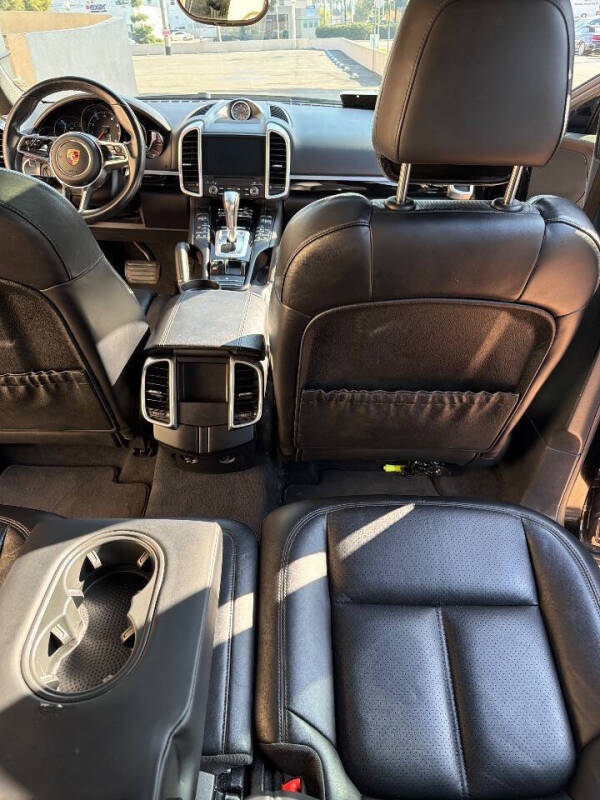 2018 Porsche Cayenne Platinum Edition