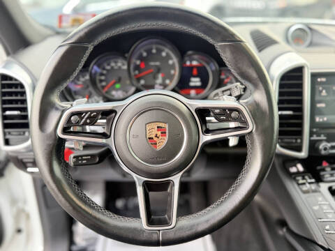 2017 Porsche Cayenne Platinum Edition
