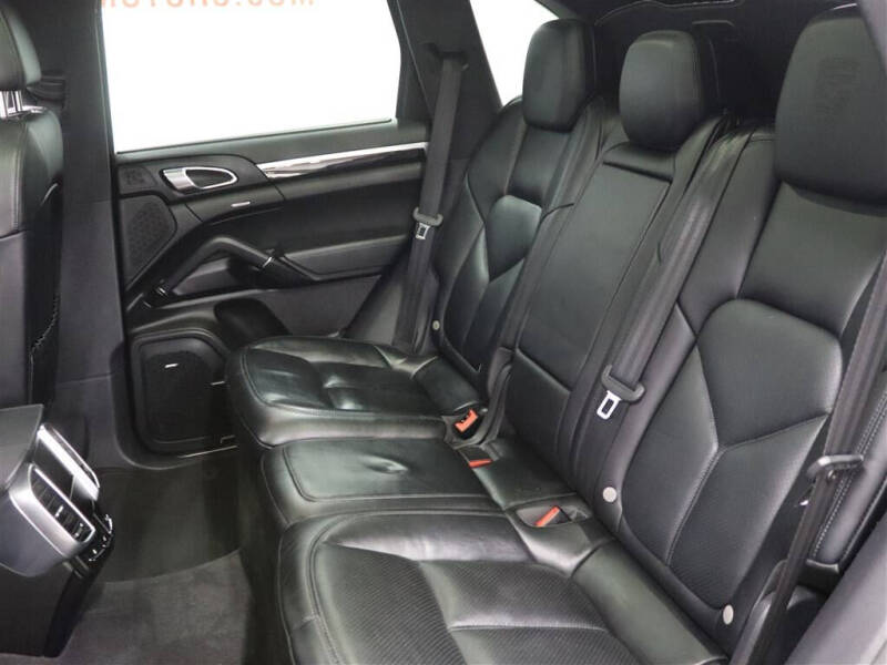 2017 Porsche Cayenne Platinum Edition