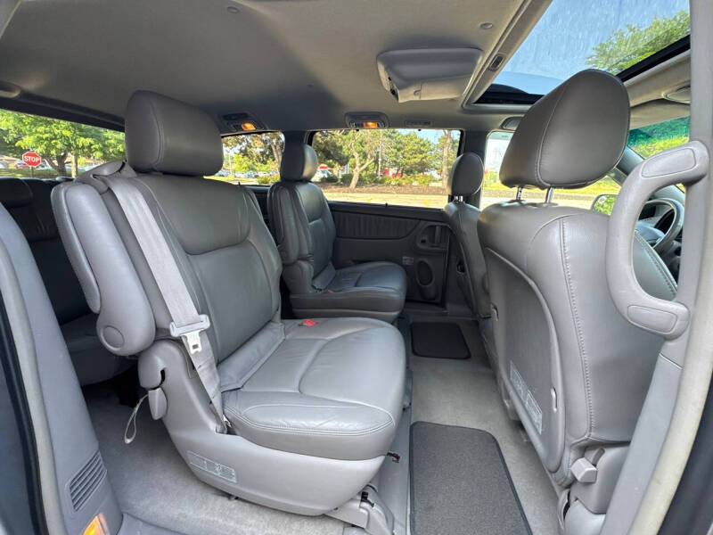 2004 Toyota Sienna XLE 7 Passenger