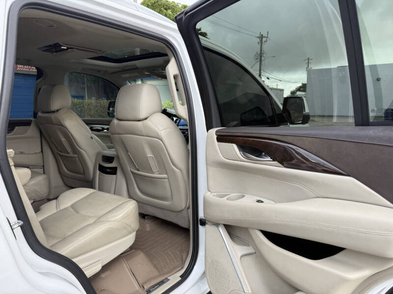 2016 Cadillac Escalade Luxury Collection