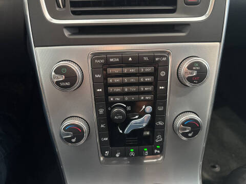 2018 Volvo V60 Cross Country T5 Platinum