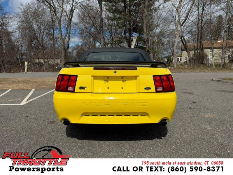 2003 Ford Mustang GT Deluxe