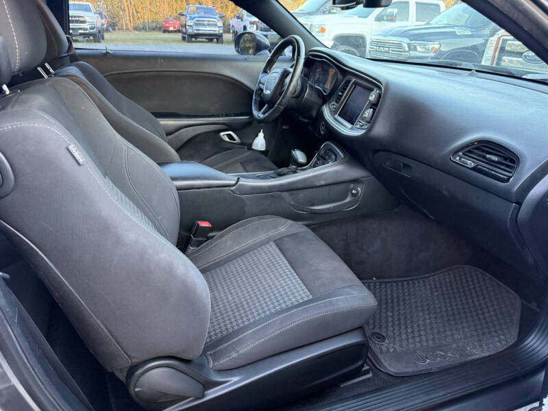 2017 Dodge Challenger SXT Plus