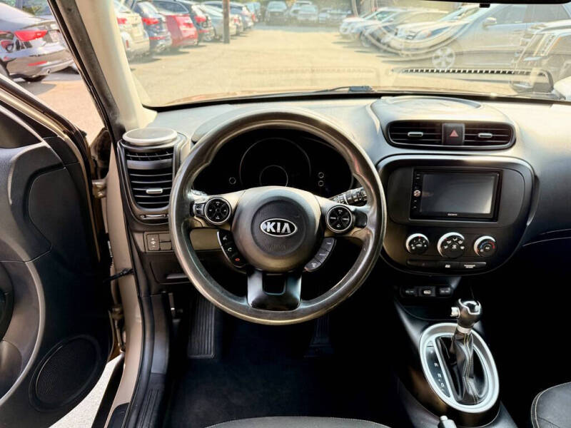 2015 Kia Soul +