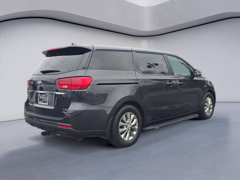 2021 Kia Sedona LX