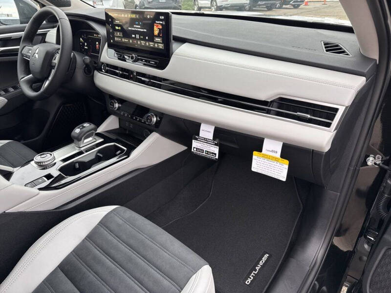 2025 Mitsubishi Outlander SE