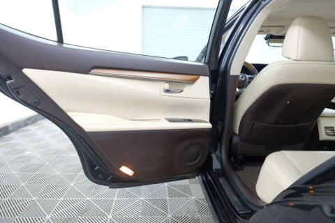 2017 Lexus ES 300h