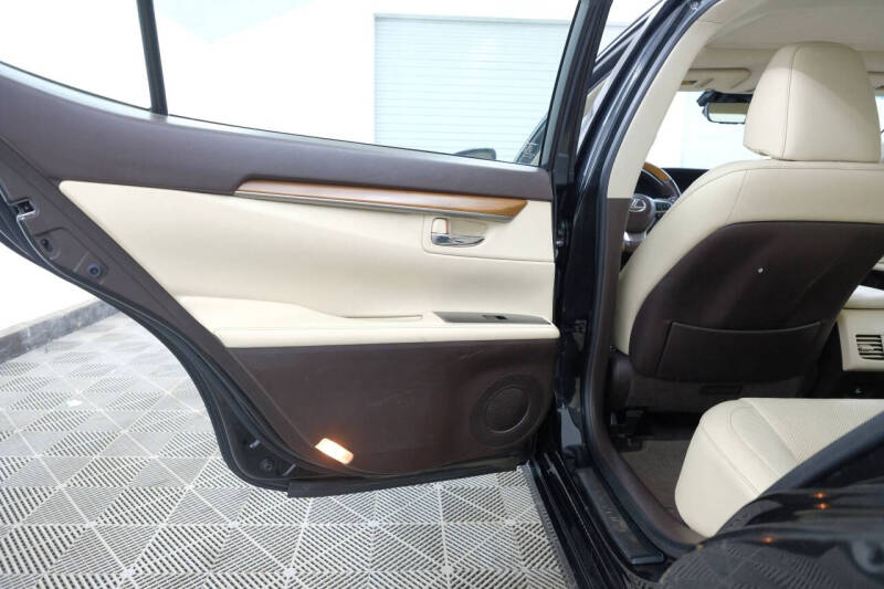 2017 Lexus ES 300h