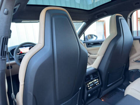 2024 Porsche Cayenne Turbo E-Hybrid Coupe