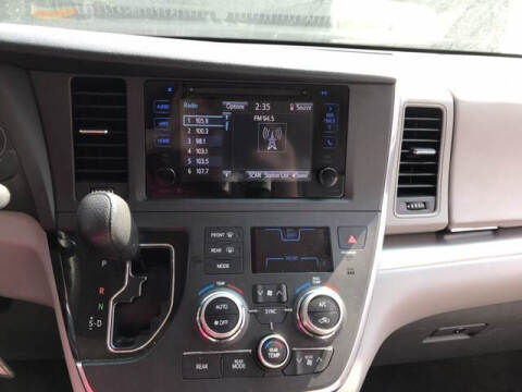 2015 Toyota Sienna LE 8-Passenger