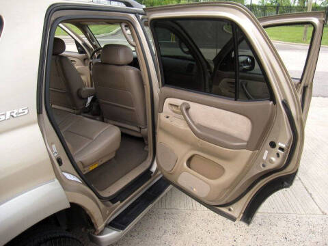 2004 Toyota Sequoia SR5