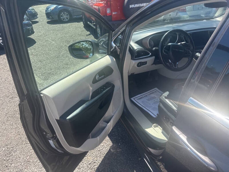 2017 Chrysler Pacifica Touring-L