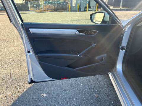 2016 Volkswagen Passat 1.8T R-Line