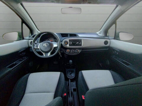 2014 Toyota Yaris 5-Door LE