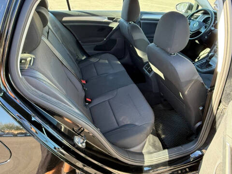 2016 Volkswagen Golf TSI S