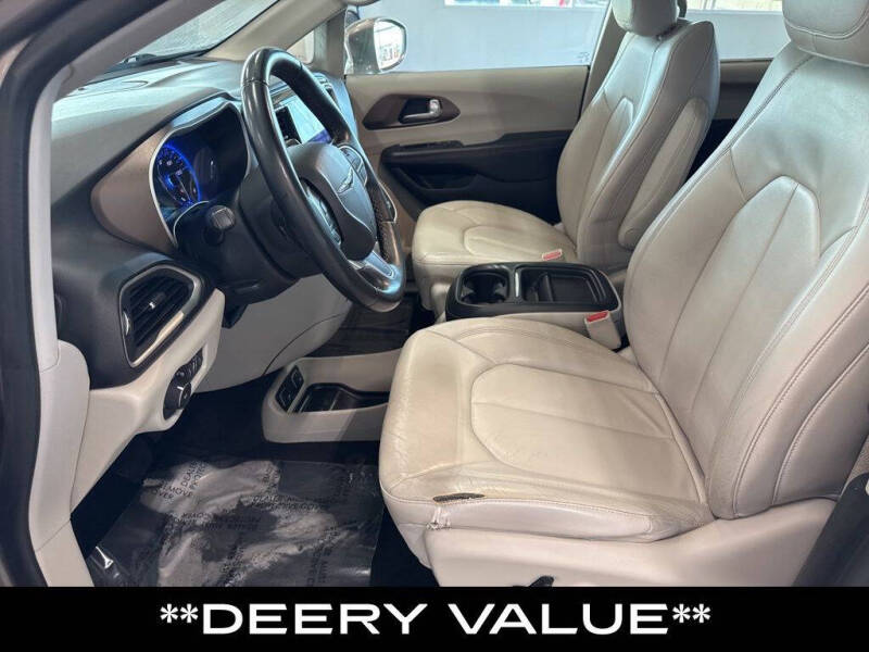 2017 Chrysler Pacifica Touring-L