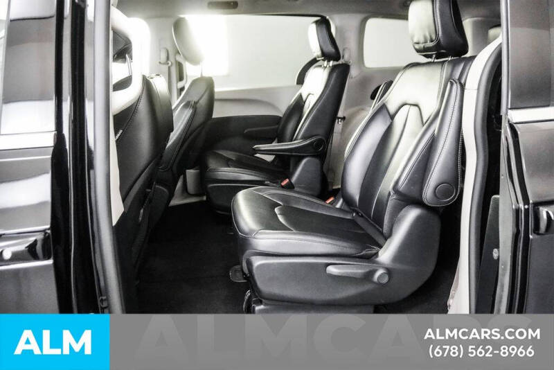 2024 Chrysler Pacifica Plug-In Hybrid Select