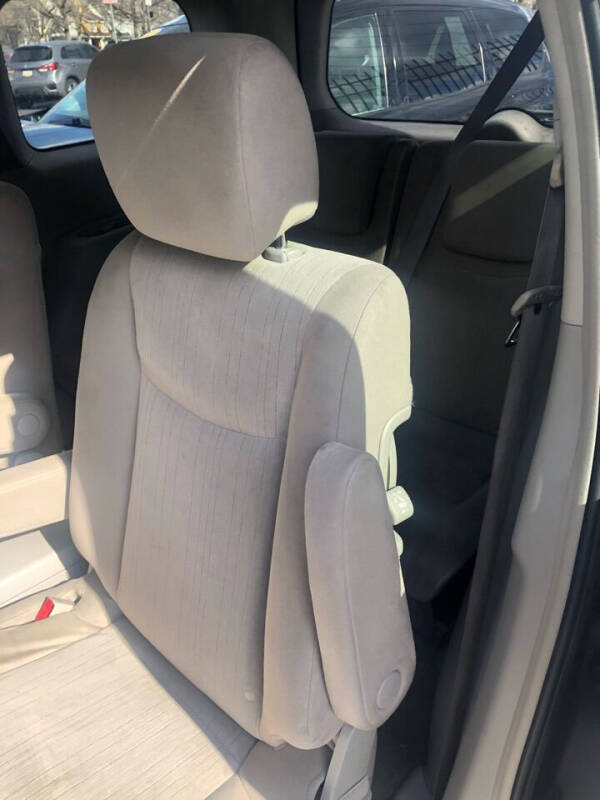 2017 Nissan Quest SV