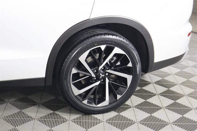 2023 Mitsubishi Outlander SE