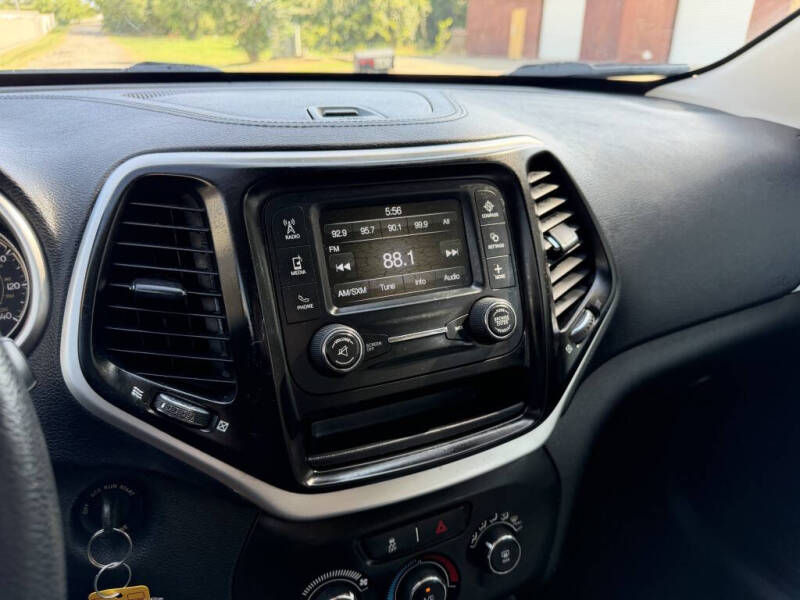 2015 Jeep Cherokee Sport