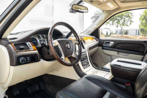 2013 Cadillac Escalade Platinum Edition