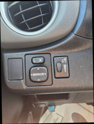 2012 Toyota Yaris 5-Door SE