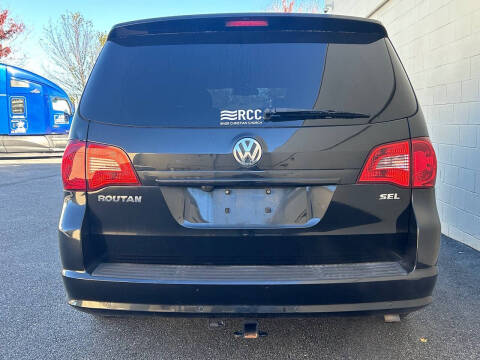 2014 Volkswagen Routan SEL Premium