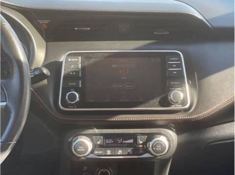 2020 Nissan Kicks SR