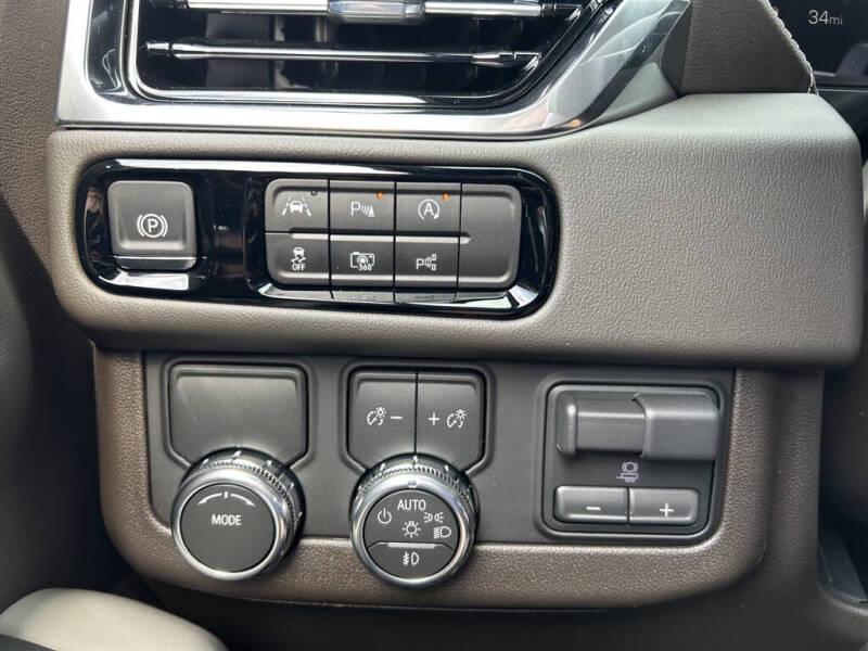 2025 GMC Yukon Elevation