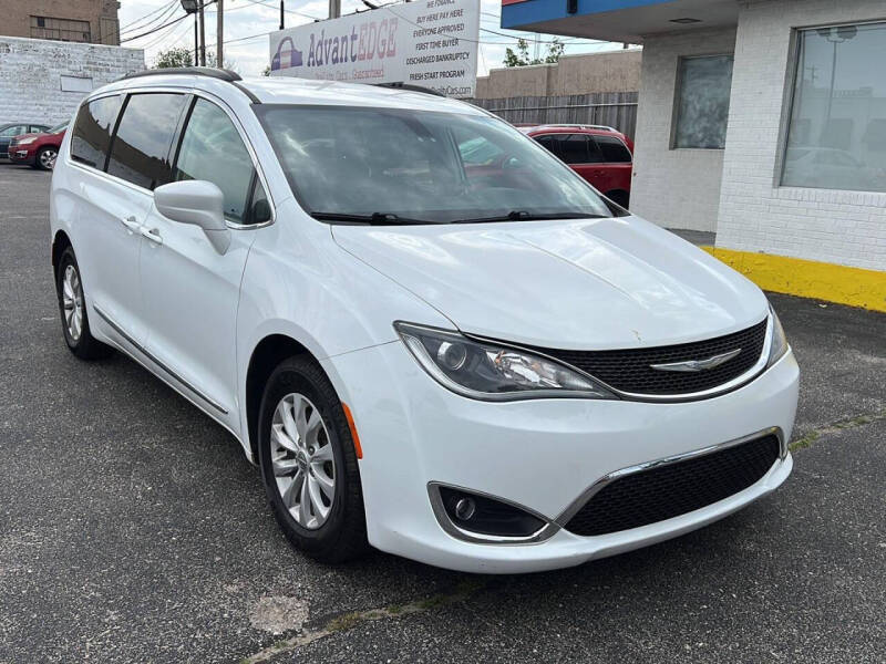 2017 Chrysler Pacifica Touring-L