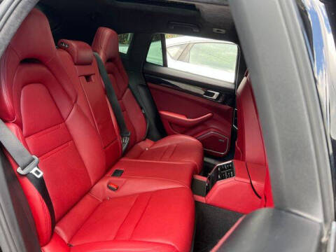 2020 Porsche Panamera GTS Sport Turismo