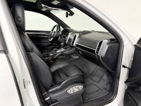 2017 Porsche Cayenne Platinum Edition