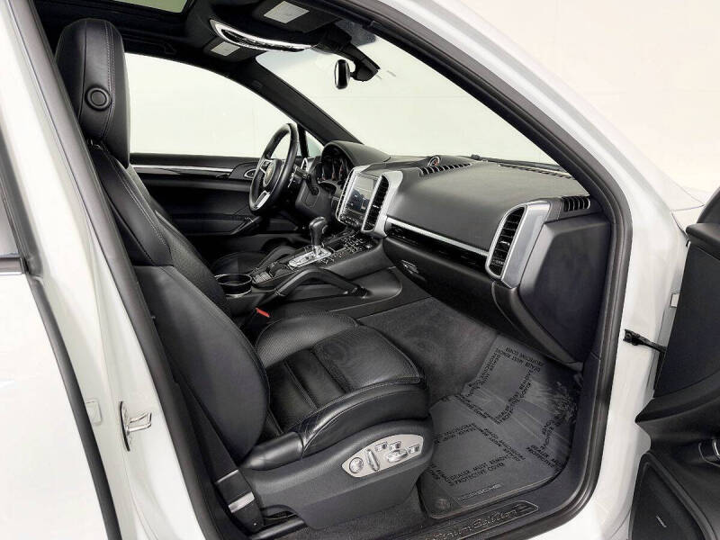 2017 Porsche Cayenne Platinum Edition