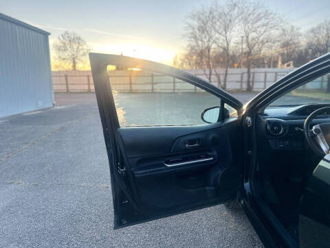 2016 Toyota Prius c Two