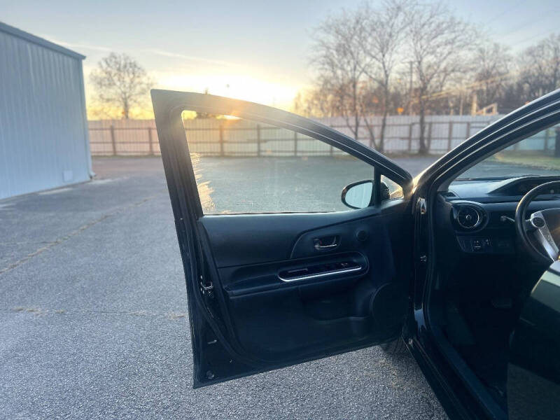 2016 Toyota Prius c Two