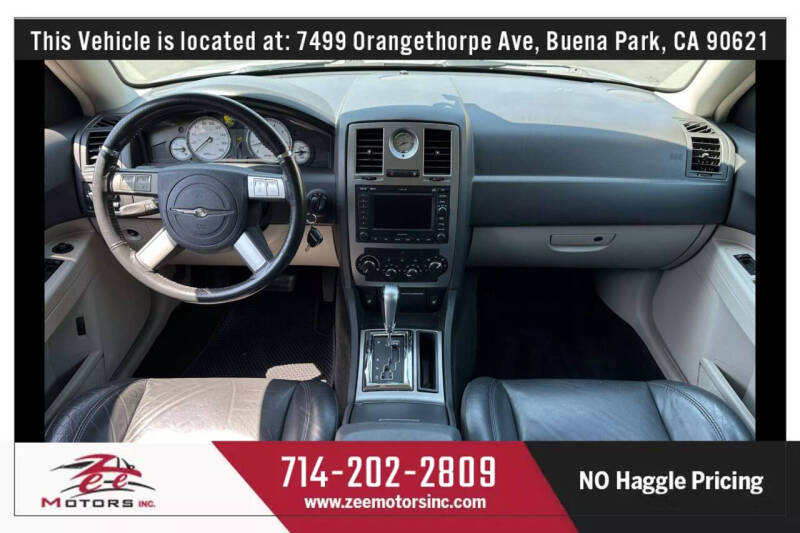 2005 Chrysler 300 SRT-8